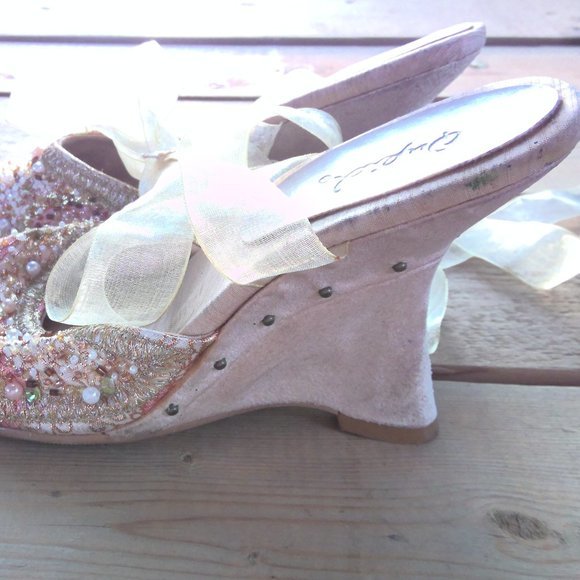 Elegant Beaded Ribbon Tie Wedges - Picture 5 of 5